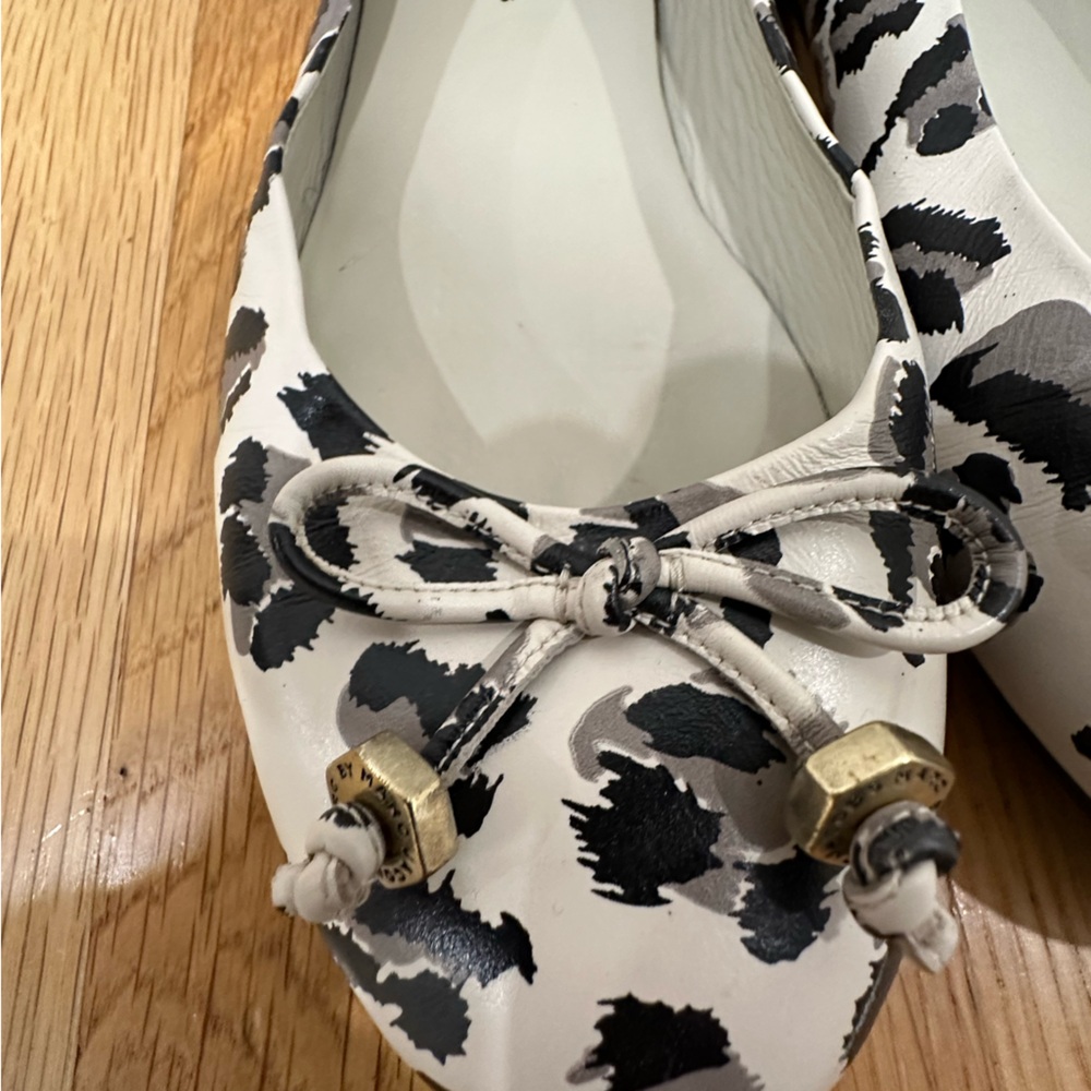 Marc by Marc Jacobs Leopard Print size 40 Flats